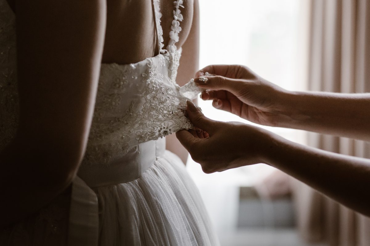 Bohemain lace wedding dress, Juulia Peuhkuri Photo Anni Maria Photography